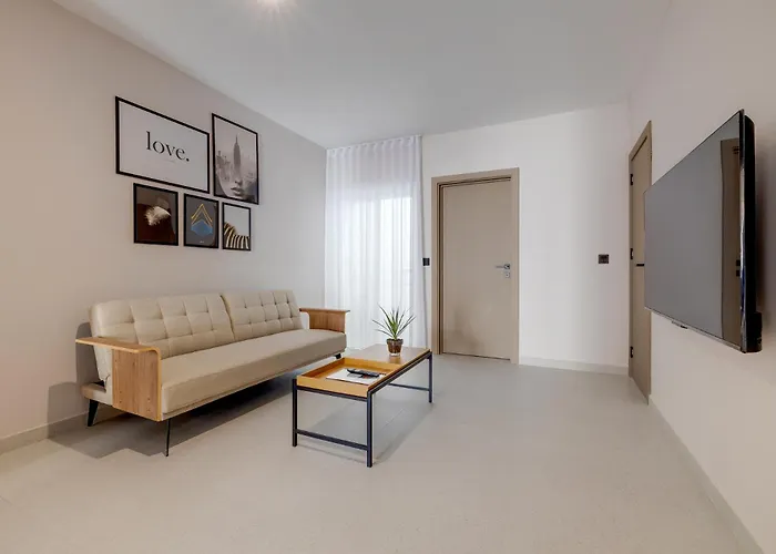 Manoel De Vilhena Holiday Apartments